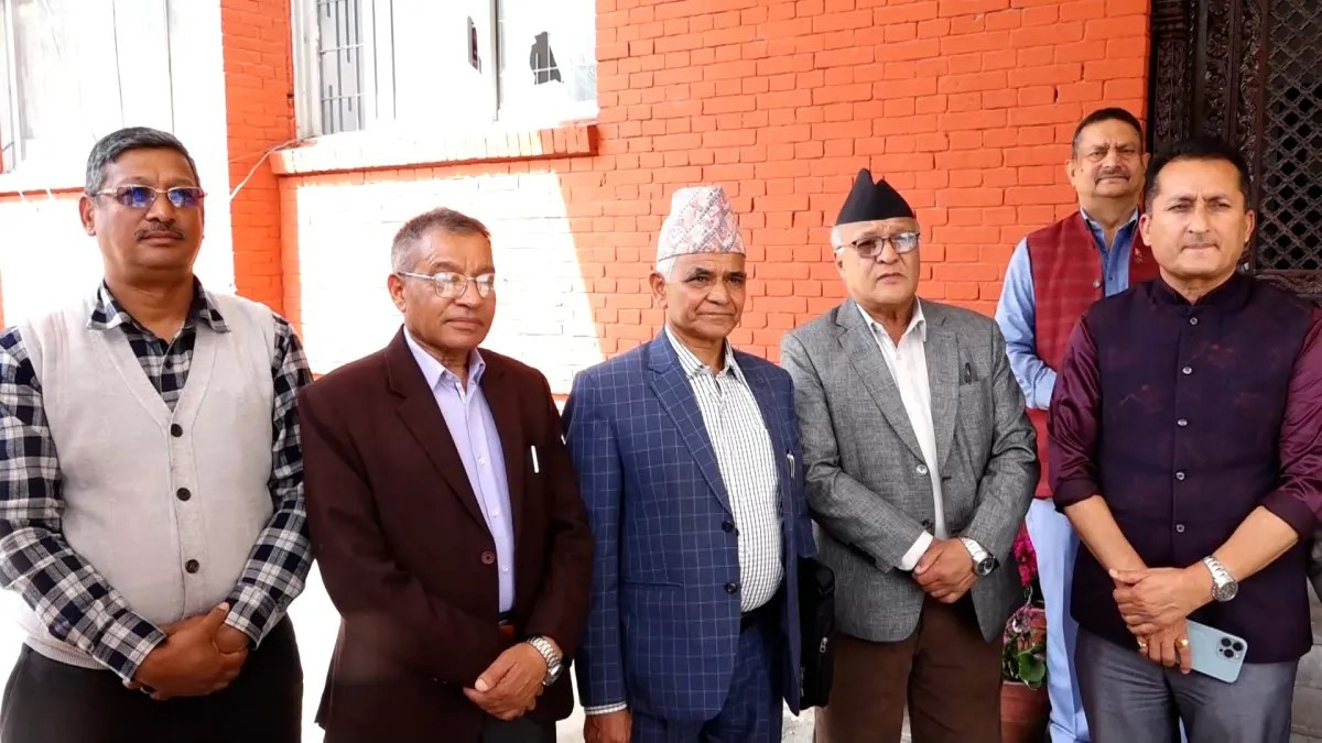 सर्वोच्च अदालतका यातायात आदेश कार्यान्वयनमा जाँचबुझ आयोगको प्रतिवेदन गृहमन्त्री समक्ष प्रस्तुत