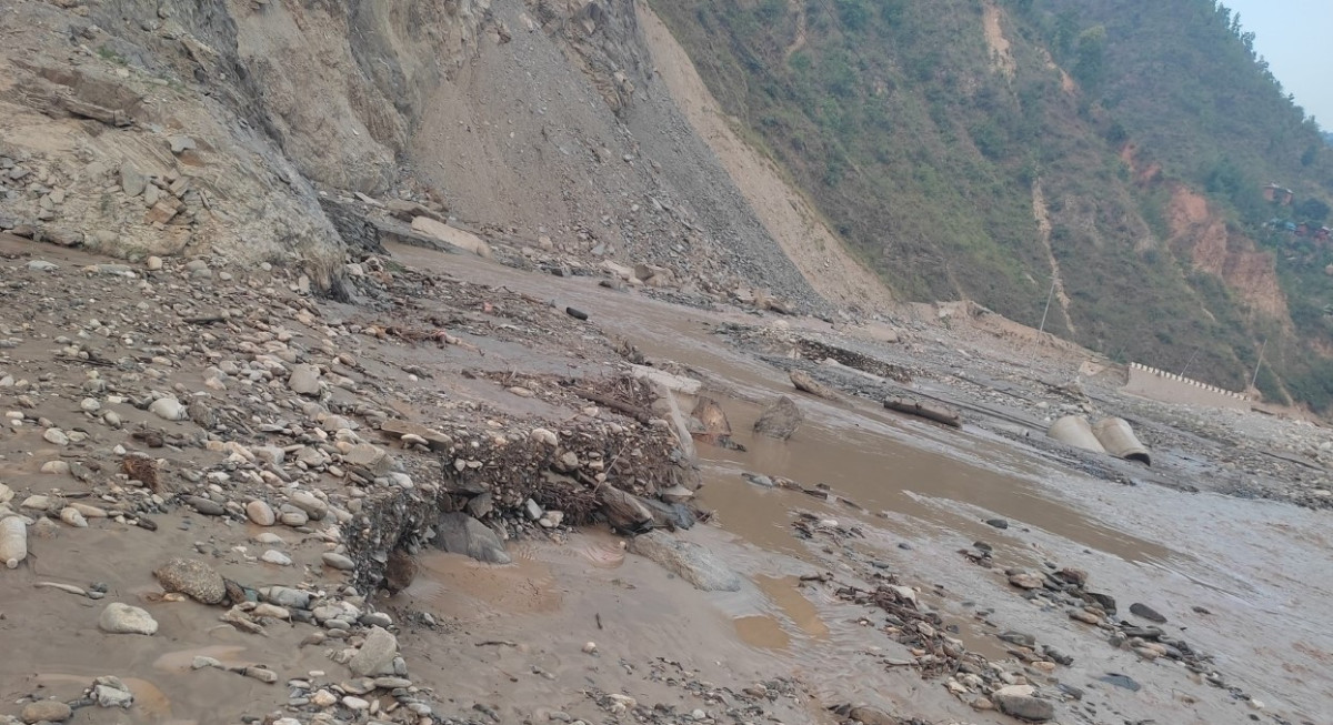 बीपी राजमार्गको अवरोध हट्यो, जोखिम कायमै रहेकाले सावधानीपूर्वक यात्रा गर्न आग्रह