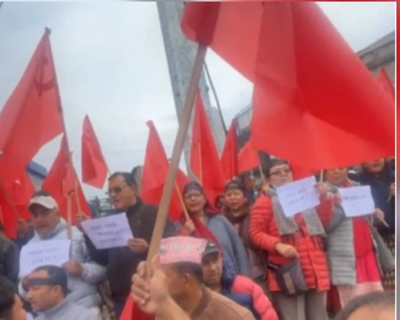 ओली पक्राउविरुद्ध चावहिलमा एमालेको प्रदर्शन