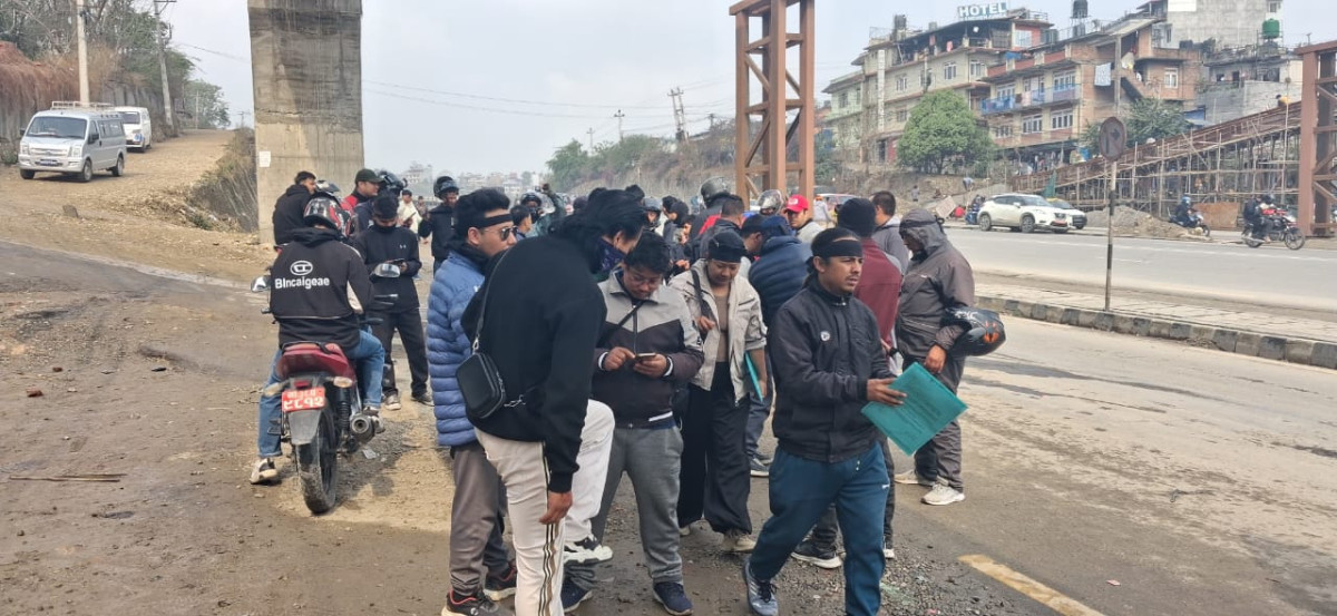 राइड शेयरिङमा मनोमानी बढेको भन्दै राइडरहरू आन्दोलित