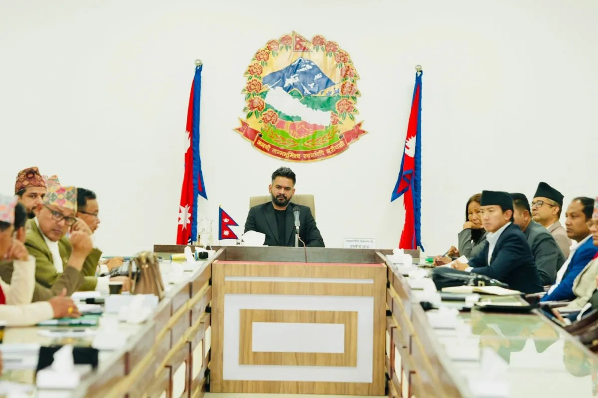 मन्त्रिपरिषद् बैठक जारी