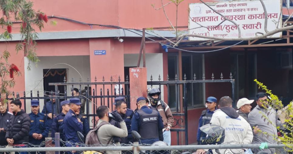 एकान्तकुना यातायात कार्यालयबाट १५ बिचौलिया पक्राउ