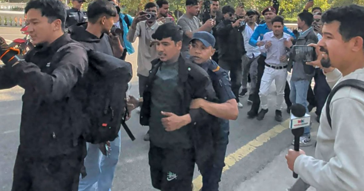 गृहमन्त्री गुरुङको राजीनामा माग गर्दै प्रदर्शनमा उत्रिएका नेविसंघका कार्यकर्ता पक्राउ