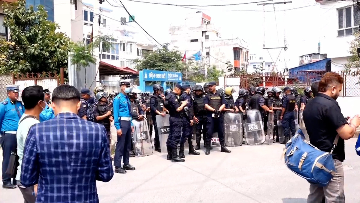 सुकुम्बासी बस्तीका प्रतिनिधिहरू रास्वपाकाे पार्टी कार्यालयमा पुगे