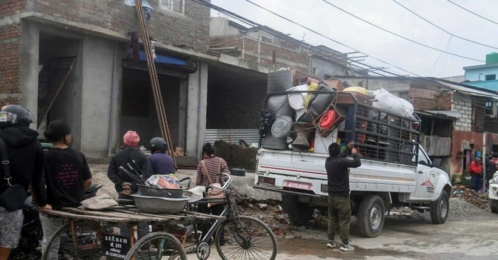 धमाधम सामान सार्दै बल्खु क्षेत्रका सुकुमवासी