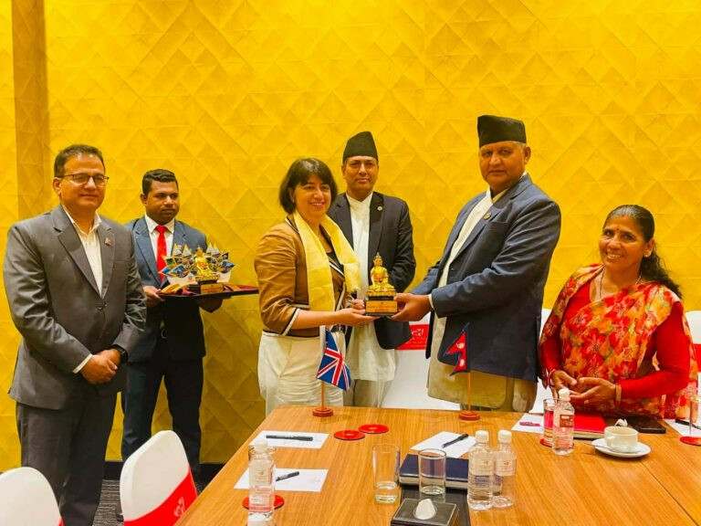 लुम्बिनीका मुख्यमन्त्री आचार्य र बेलायती मन्त्री मल्होत्राबीच शिष्टाचार भेटवार्ता