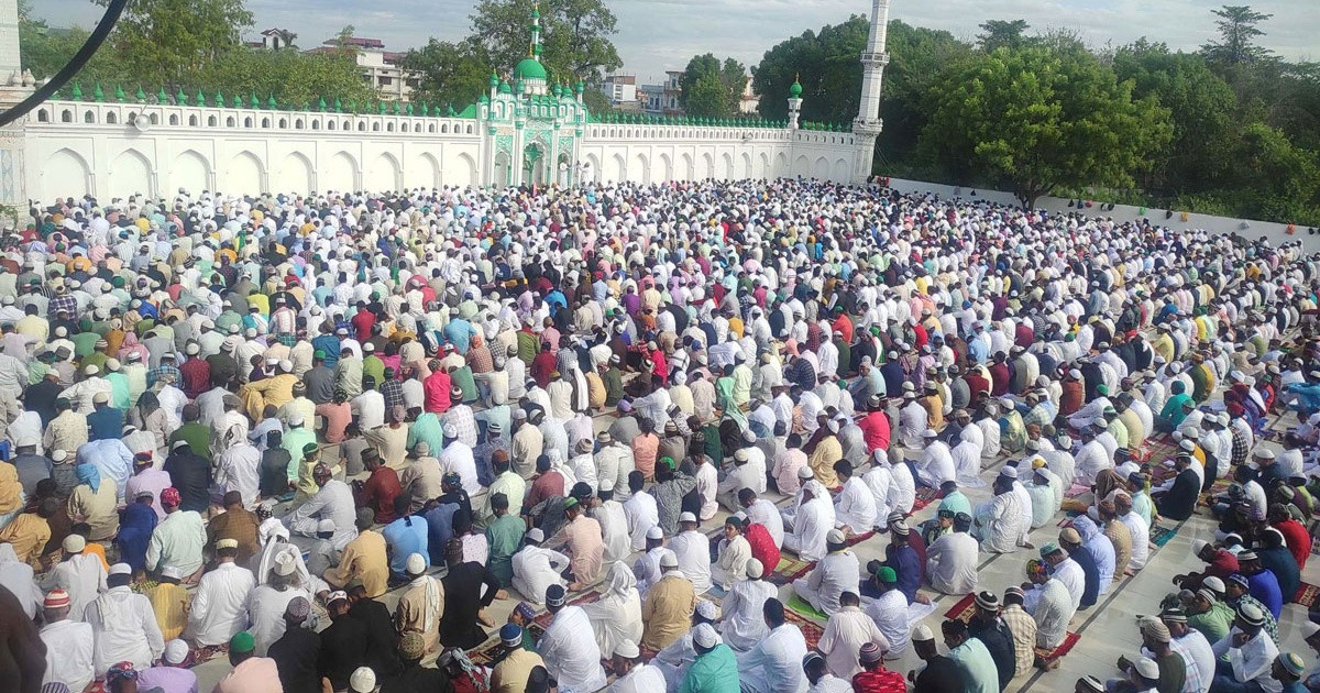मुस्लिम धर्मावलम्बीले आज बकर इद पर्व विविध कार्यक्रम गरी मनाउँदै