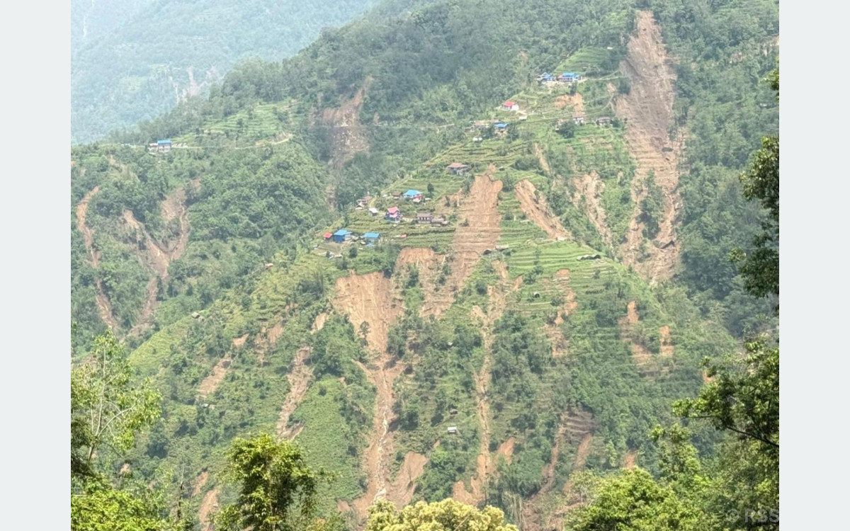 पाँचथरमा बाढीपहिरोको कहर : २६ घर उच्च जोखिममा, सडक र खानेपानी संरचना ध्वस्त