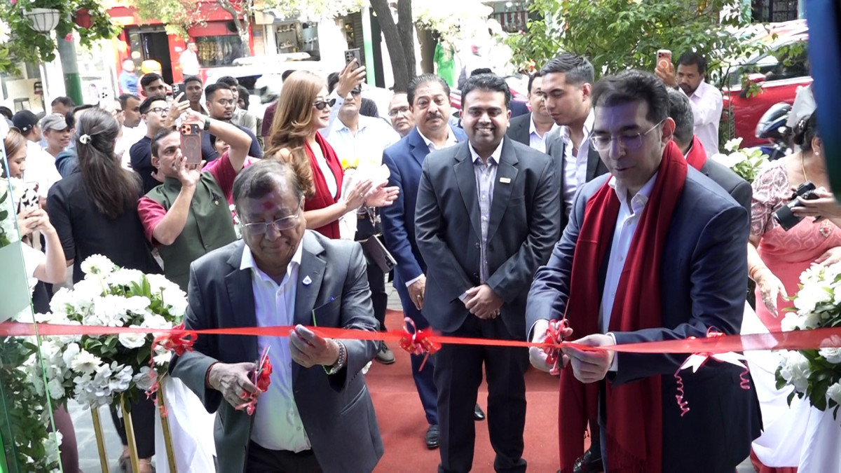 जावलाखेलमा अत्याधुनिक ‘बाेस ब्राण्ड स्टोर’ सञ्चालनमा