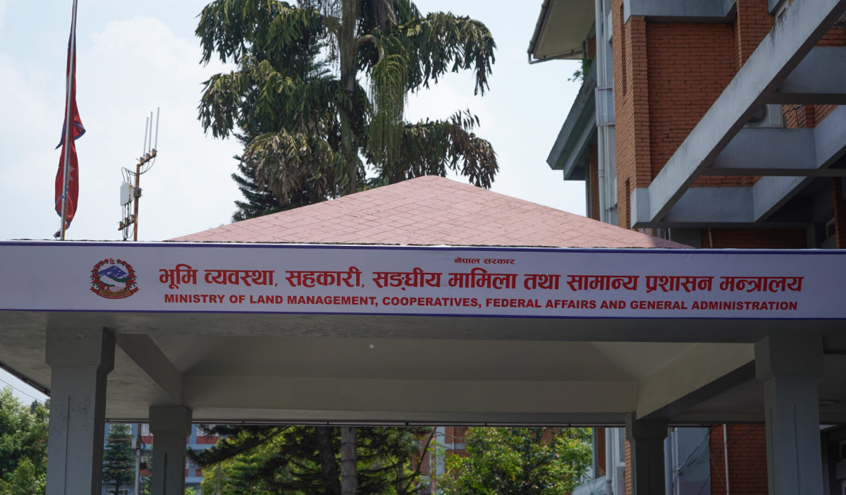पीआर र डीभी लिएर विदेशमै बसेका चार निजामती कर्मचारीलाई १५ दिने स्पष्टीकरण