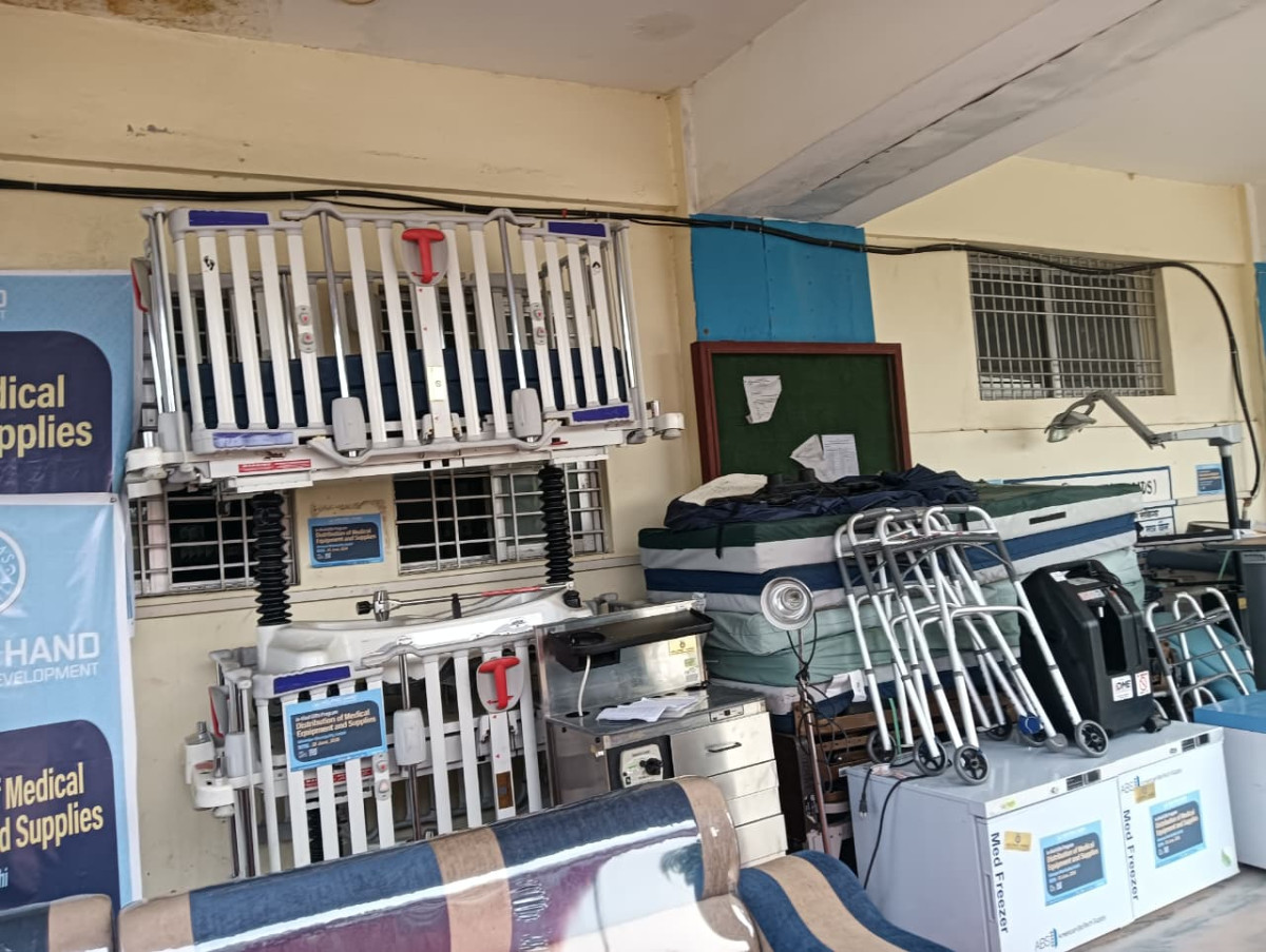 हेल्पिङ ह्यान्डद्वारा ३ करोडको स्वास्थ्य उपकरण नगर अस्पताललाई हस्तान्तरण