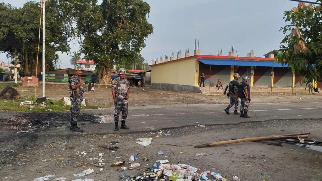 धनुषा र सिरहा कर्फ्युः बिहान ५ः०० देखि १०ः०० बजेसम्म अत्यावश्यक सामग्री खरिद गर्न पाइने