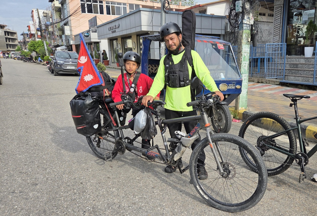 दश वर्षीय छोरासहित मेची–महाकाली साइकल यात्रा