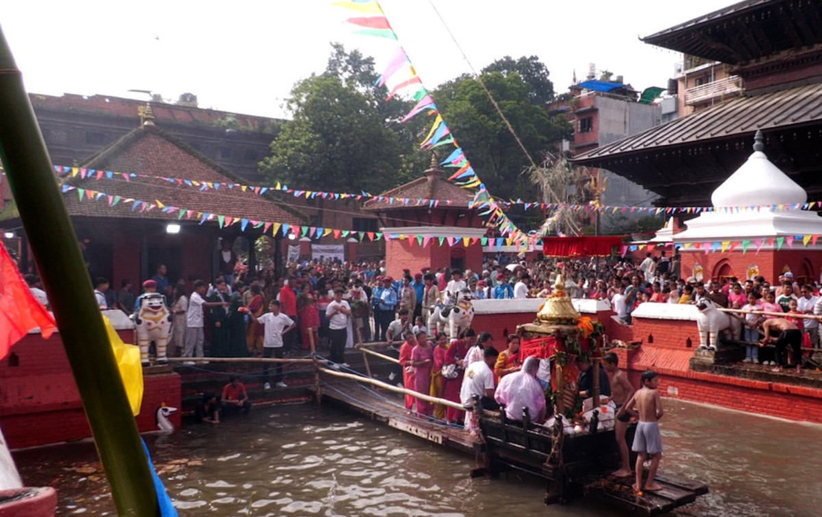 ललितपुरको कुम्भेश्वर मन्दिरमा जनैपूर्णिमा मेला