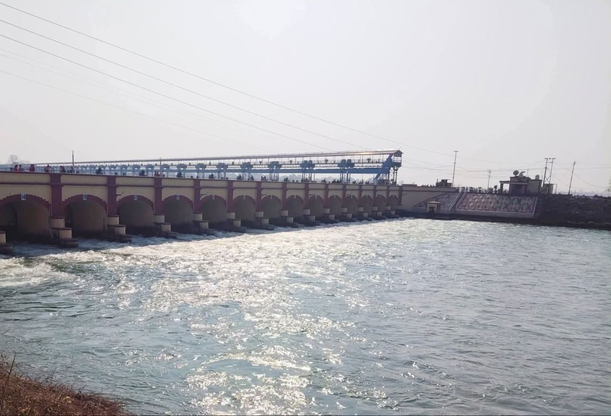 महाकालीमा पानीको बहाव बढ्यो, बनबासा पुलमा चारपाङ्ग्रे सवारी आवागमन बन्द