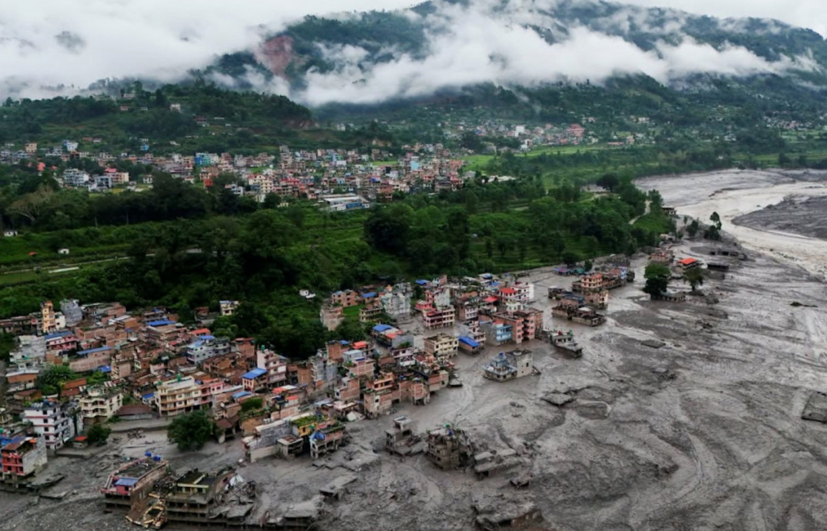 भोटेकोशी बाढीमा २३३ यातायात मजदुर बेपत्ता, ९ सय सवारीमा क्षति