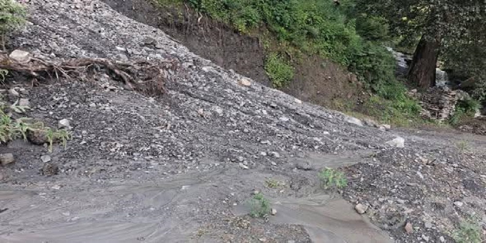 अविरल वर्षापछि हुम्लाको सडक सञ्जाल प्रभावित, ७० भन्दा बढी स्थानमा पहिरो