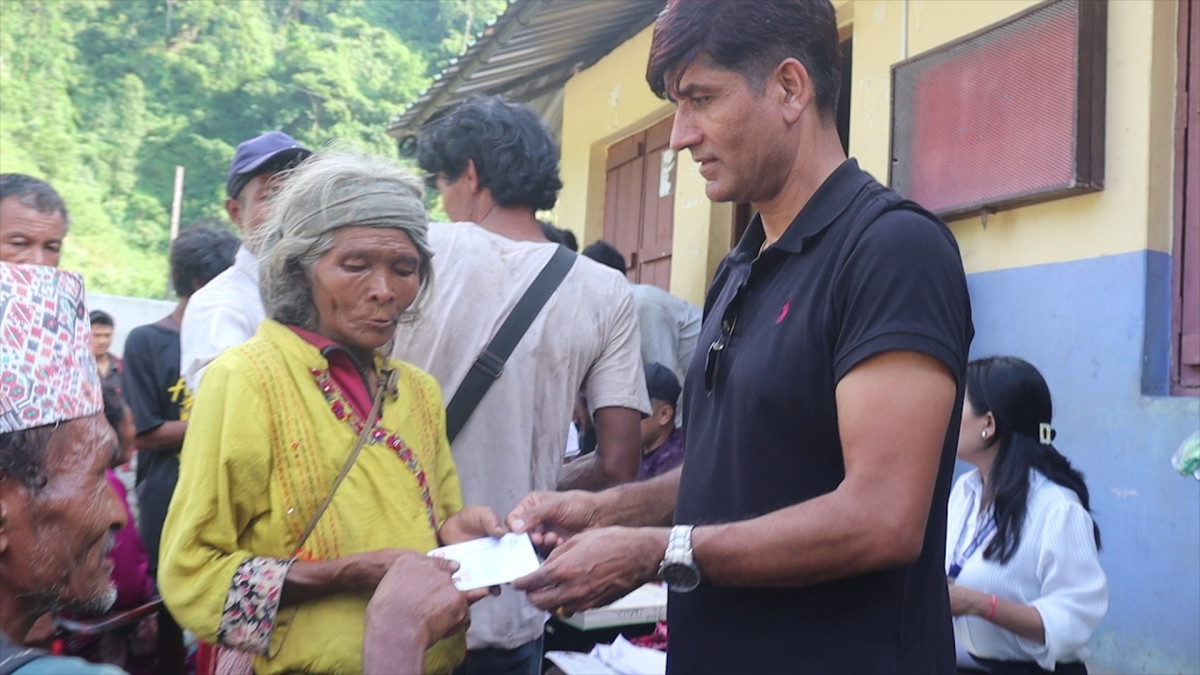 चितवन जिल्ला प्रशासनको चेपाङ बस्तीमा घुम्ती शिविर, ९० जनाले पाए नागरिकता