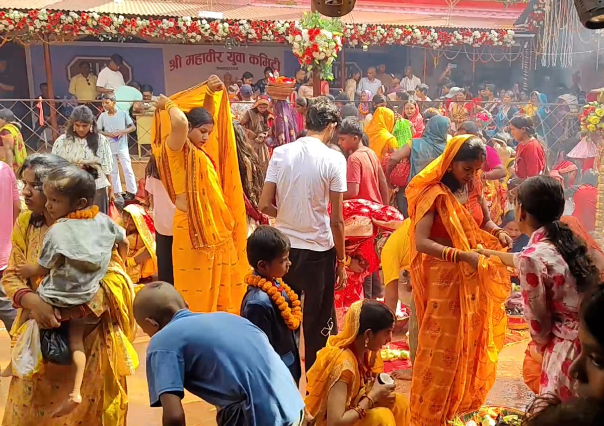 मिथिलाका शक्तिपीठमा दुर्गाको ‘खोइछ’ भर्ने महिलाको घुइँचो, सन्तानको दीर्घायु र सौभाग्यको कामना