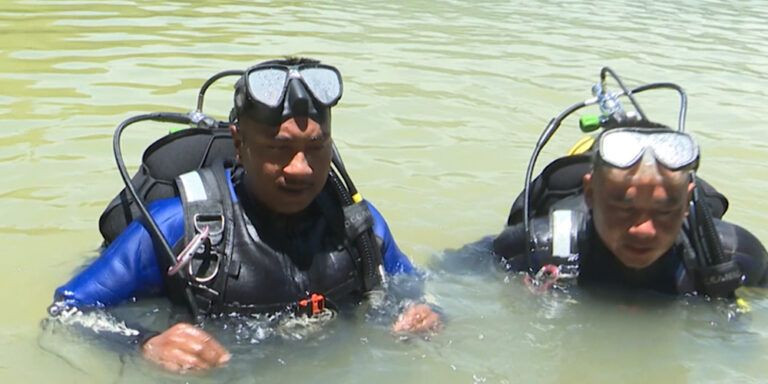 सुनकोशी नदीमा खसेको गाडीमा बेपत्ता तीन जनाको खोजी गर्न गोताखोर परिचालन