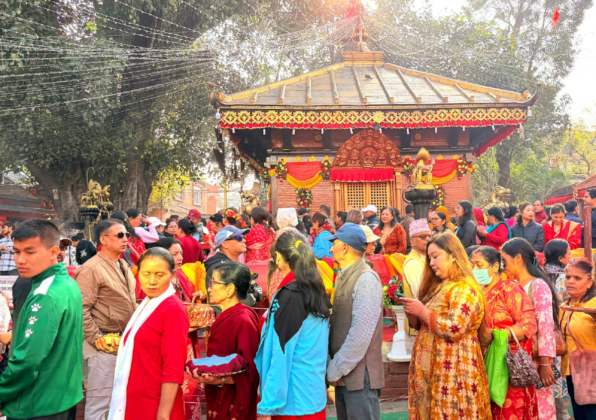 नवरात्रको आठौँ दिनः शक्तिपीठमा भक्तजनको घुइँचो