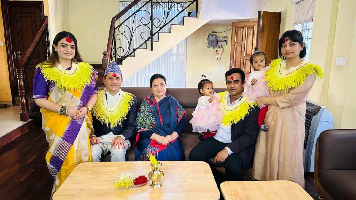 पूर्वराष्ट्रपति भण्डारीले आमाबाट ग्रहण गरिन् जमरा, छोरी–ज्वाइँलाई लगाइदिइन् टीका