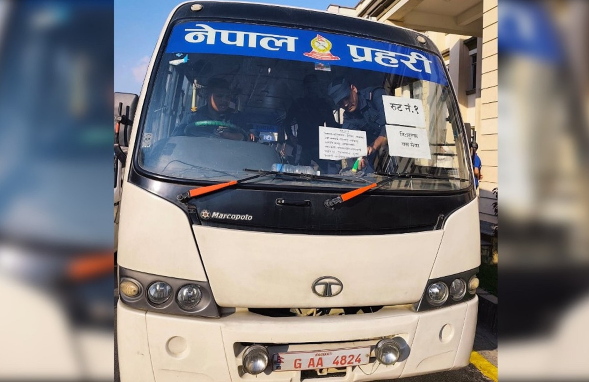 दसैँमा प्रहरीको निःशुल्क बसबाट १ हजार ४०६ जनाले लिए सेवा